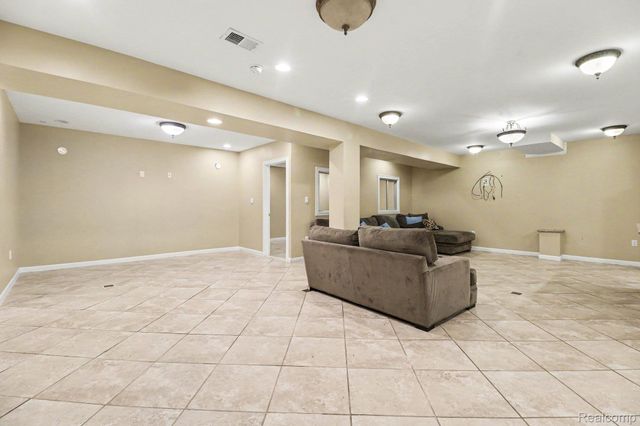 6929 Dakota Drive, Troy, MI 48098