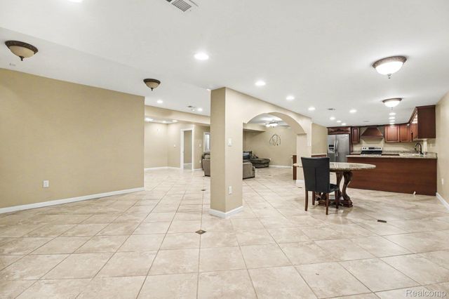 6929 Dakota Drive, Troy, MI 48098