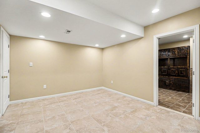 6929 Dakota Drive, Troy, MI 48098