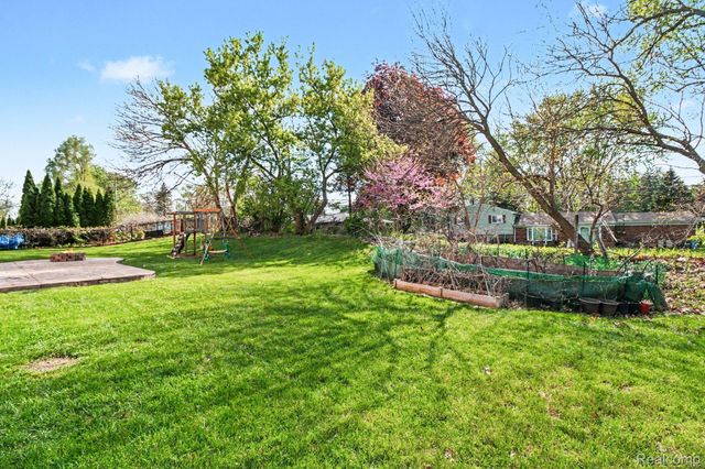 6929 Dakota Drive, Troy, MI 48098
