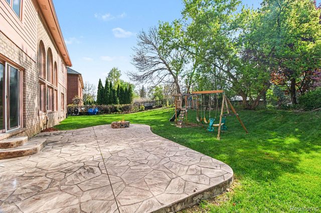 6929 Dakota Drive, Troy, MI 48098