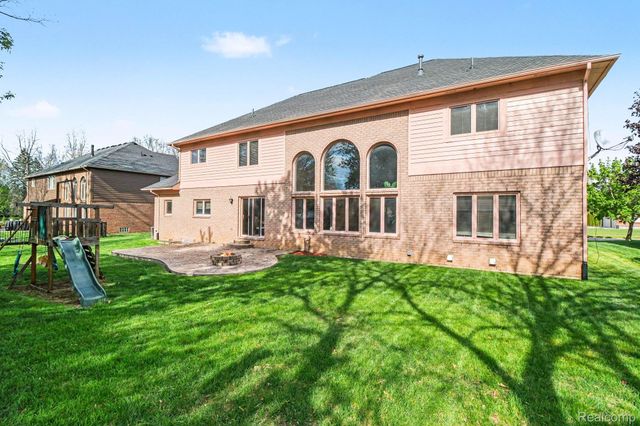 6929 Dakota Drive, Troy, MI 48098