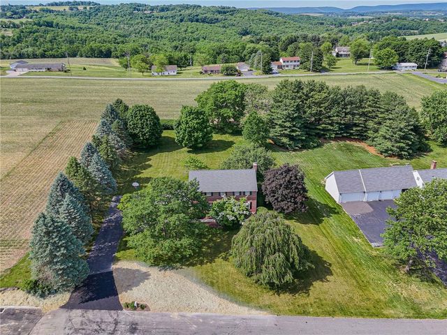 2855 Meadow Lane, North Whitehall Twp, PA 18078