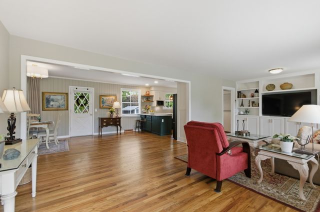 654 Oakley Dr, Nashville, TN 37220