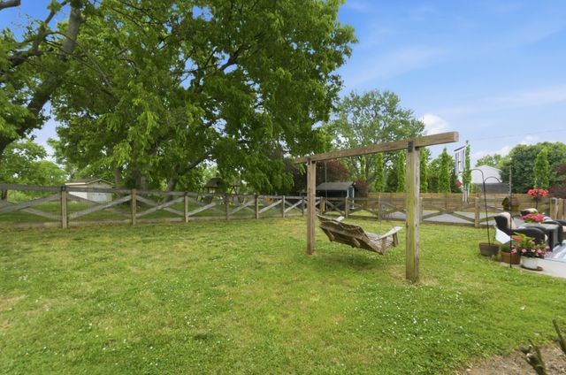 654 Oakley Dr, Nashville, TN 37220