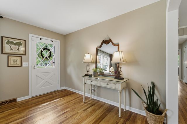 654 Oakley Dr, Nashville, TN 37220