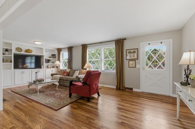 654 Oakley Dr, Nashville, TN 37220
