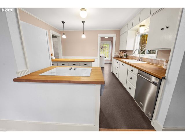 663 HARRISON Ave, Astoria, OR 97103