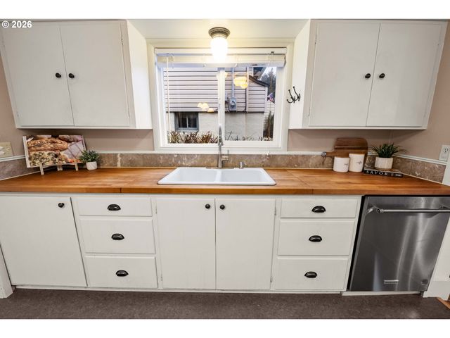 663 HARRISON Ave, Astoria, OR 97103