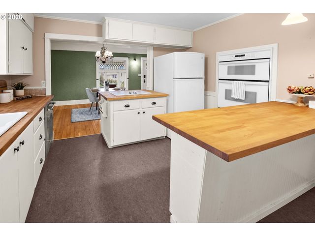 663 HARRISON Ave, Astoria, OR 97103