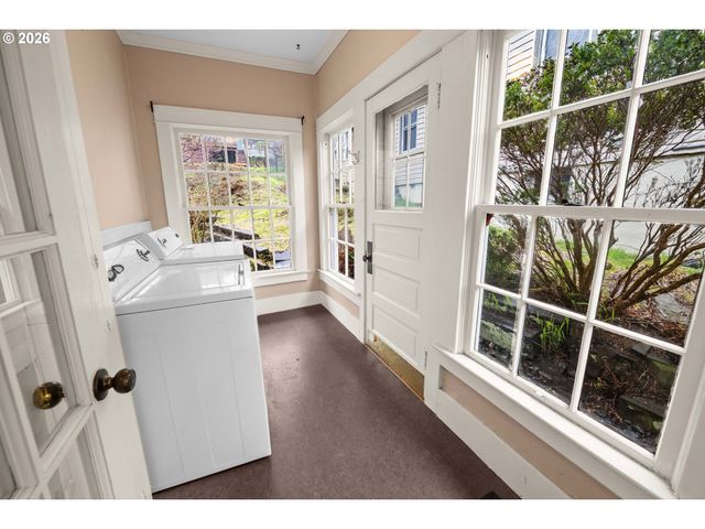 663 HARRISON Ave, Astoria, OR 97103