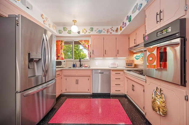 6571 Lake Park Dr, Sacramento, CA 95831