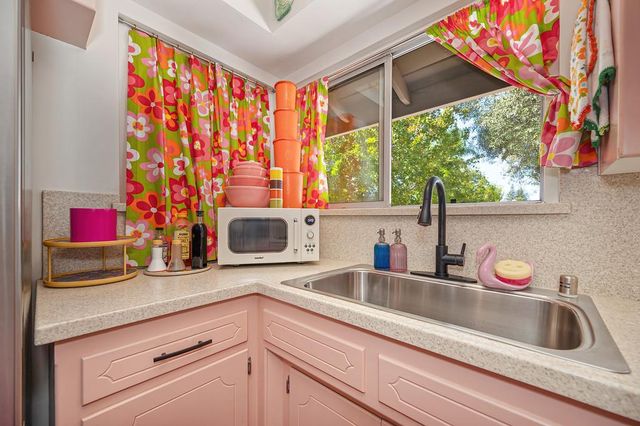 6571 Lake Park Dr, Sacramento, CA 95831