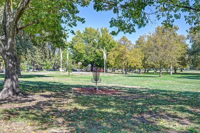 6571 Lake Park Dr, Sacramento, CA 95831