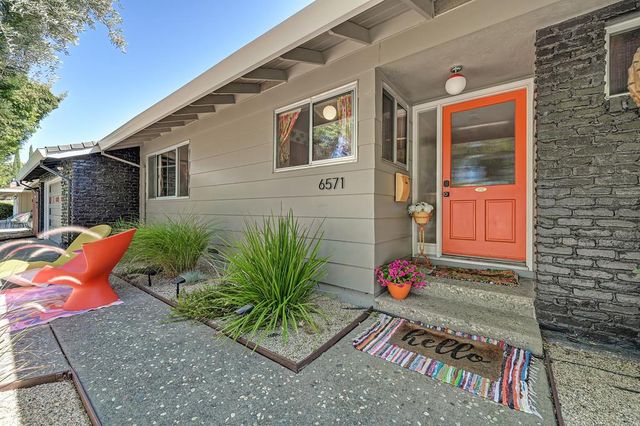 6571 Lake Park Dr, Sacramento, CA 95831