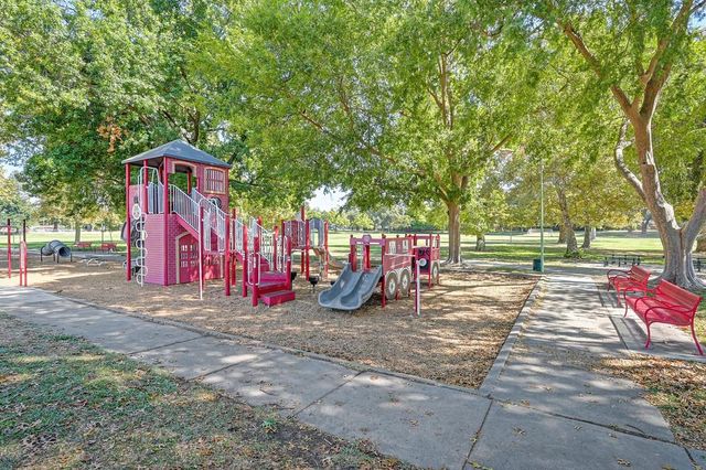 6571 Lake Park Dr, Sacramento, CA 95831