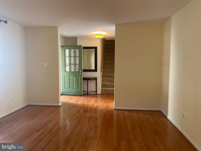 8305 FORESTREE CT, Vienna, VA 22182