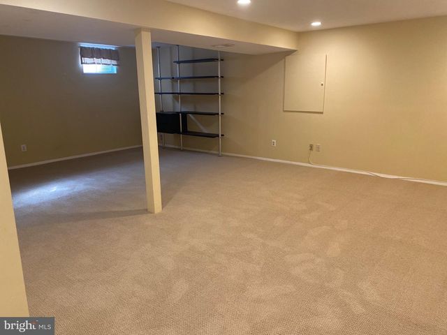 8305 FORESTREE CT, Vienna, VA 22182