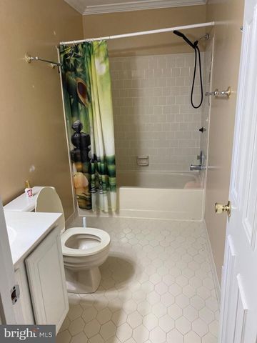 8305 FORESTREE CT, Vienna, VA 22182