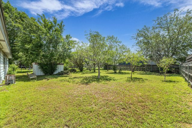 401 Avenue I, Lacy Lakeview, TX 76705