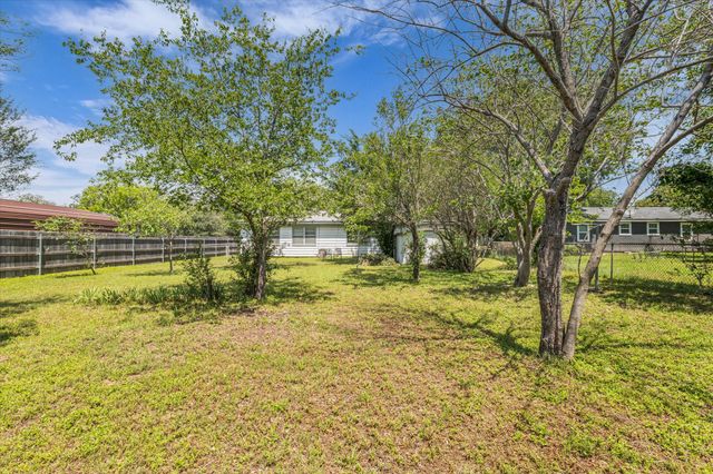 401 Avenue I, Lacy Lakeview, TX 76705