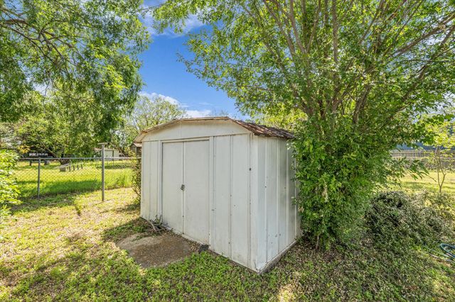 401 Avenue I, Lacy Lakeview, TX 76705
