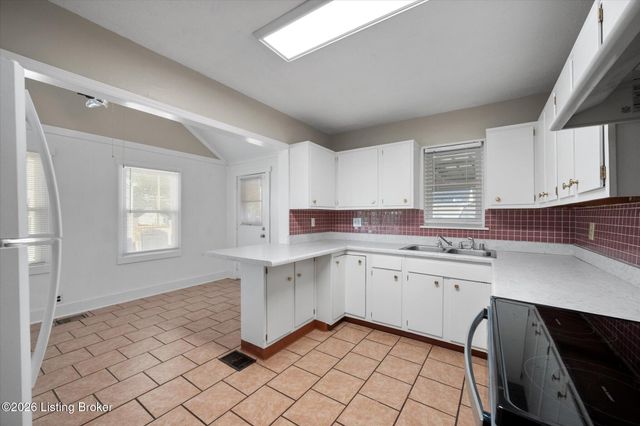 2603 Parklawn Dr, Louisville, KY 40217