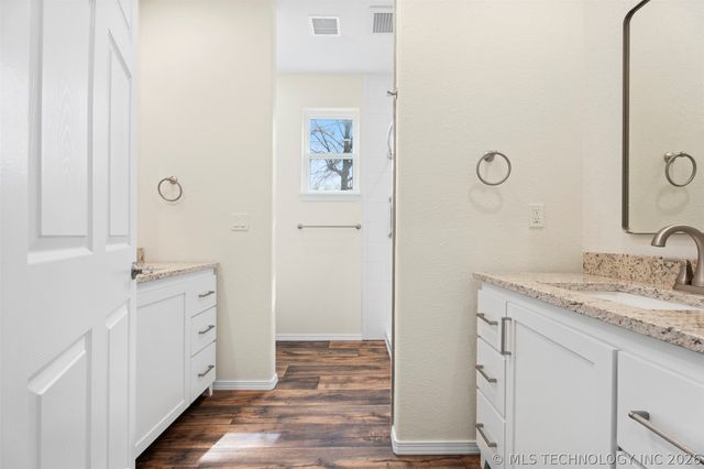 517 W Clyde Avenue, Vinita, OK 74301