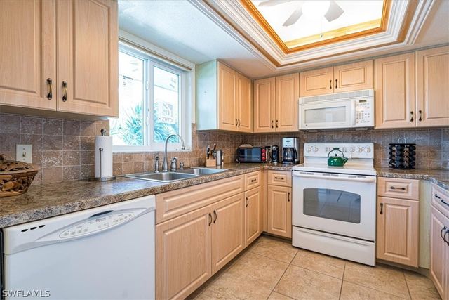 5515 Rattlesnake Hamm RD 301, Naples, FL 34113