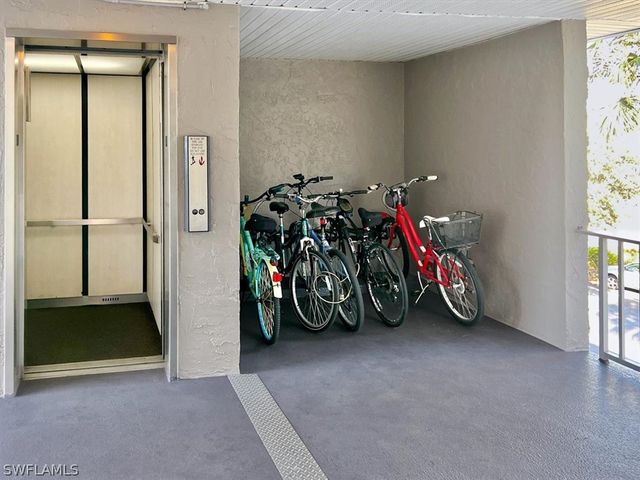 5515 Rattlesnake Hamm RD 301, Naples, FL 34113