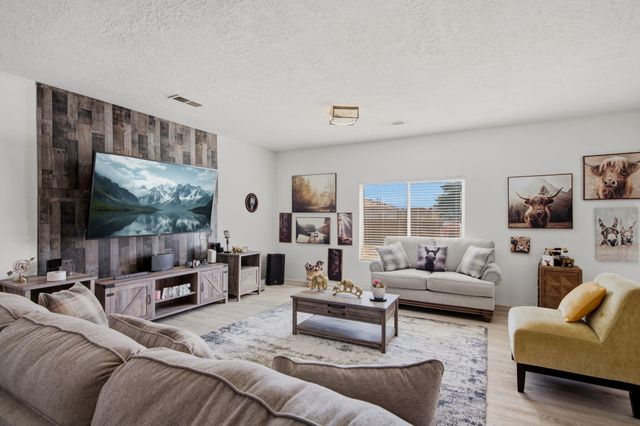 3128 Rio Linda Drive SW, Albuquerque, NM 87121