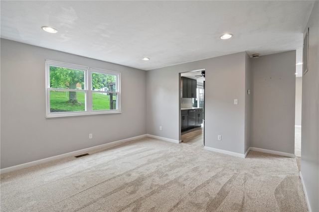 8961 Barnes Lake Rd, North Huntingdon, PA 15642