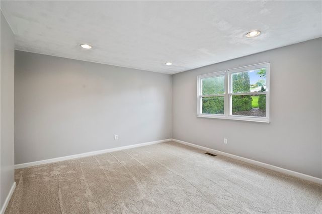 8961 Barnes Lake Rd, North Huntingdon, PA 15642
