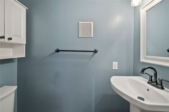 8961 Barnes Lake Rd, North Huntingdon, PA 15642