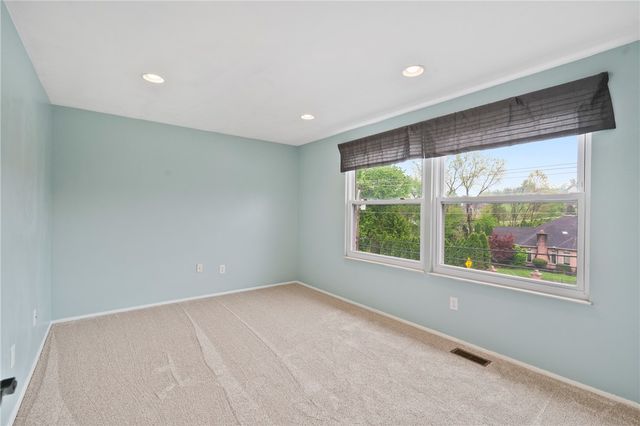 8961 Barnes Lake Rd, North Huntingdon, PA 15642