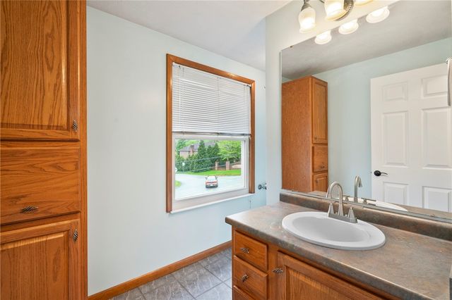 8961 Barnes Lake Rd, North Huntingdon, PA 15642