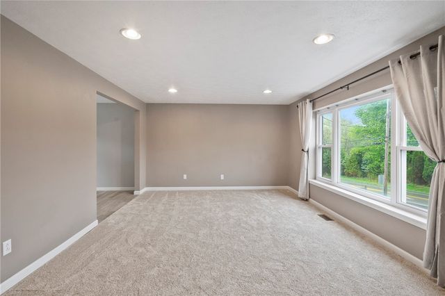 8961 Barnes Lake Rd, North Huntingdon, PA 15642