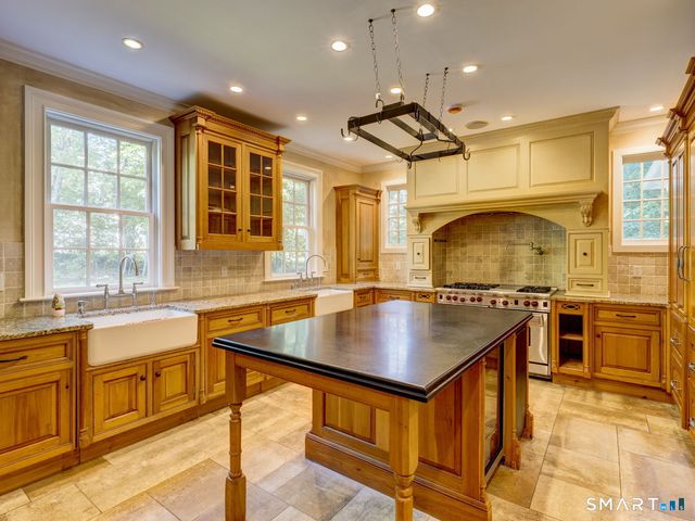 25 Hermit Lane, Westport, CT 06880