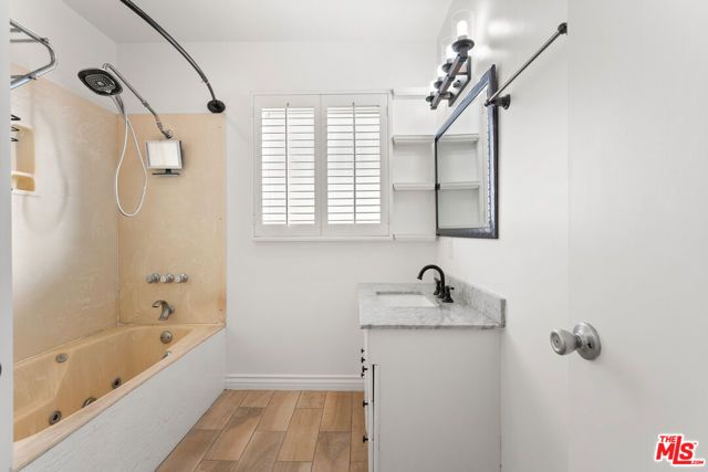 7527 Stewart Avenue, Los Angeles, CA 90045
