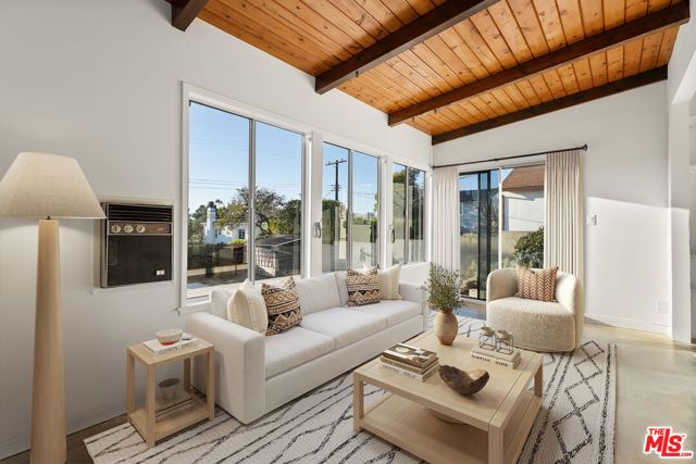 7527 Stewart Avenue, Los Angeles, CA 90045