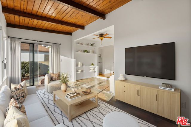 7527 Stewart Avenue, Los Angeles, CA 90045