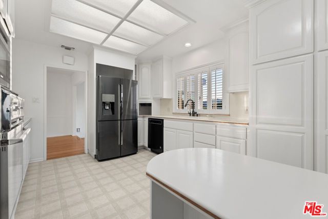 7527 Stewart Avenue, Los Angeles, CA 90045