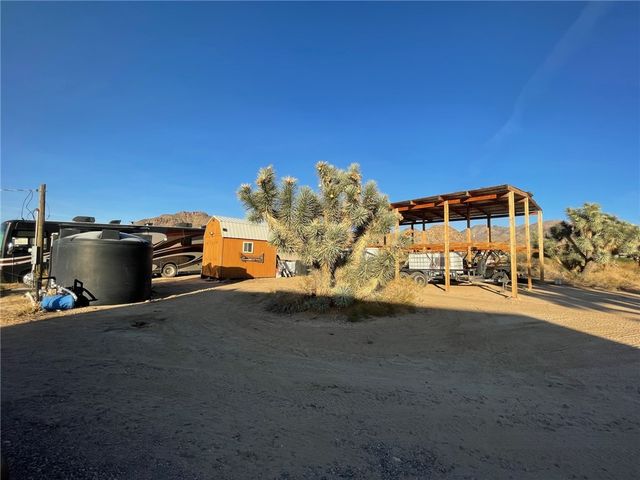 11328 S Kinard Road, Yucca, AZ 86438