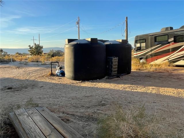 11328 S Kinard Road, Yucca, AZ 86438