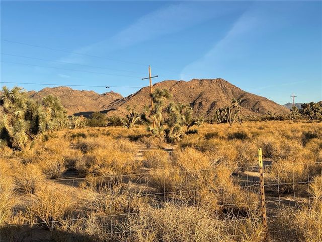 11328 S Kinard Road, Yucca, AZ 86438