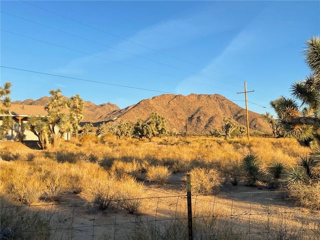 11328 S Kinard Road, Yucca, AZ 86438