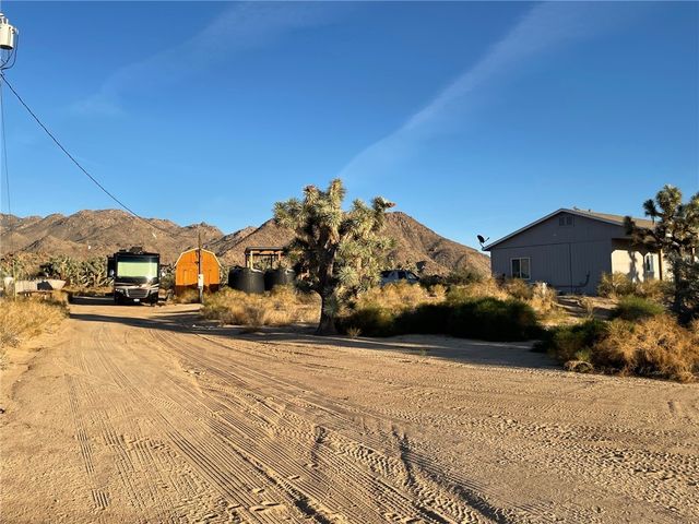 11328 S Kinard Road, Yucca, AZ 86438