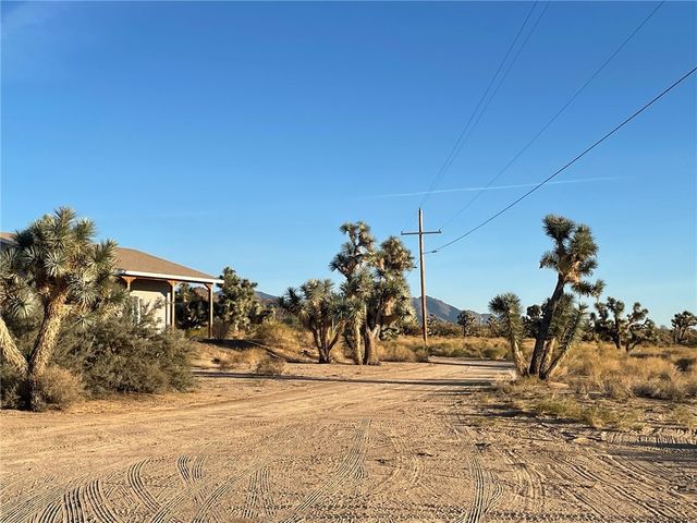11328 S Kinard Road, Yucca, AZ 86438