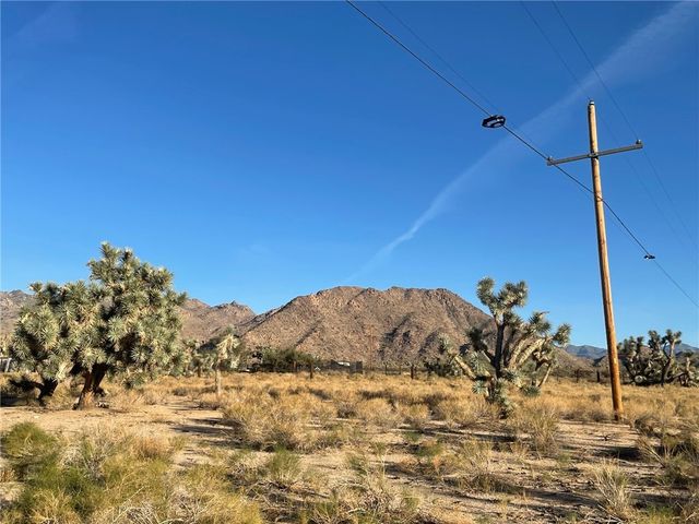 11328 S Kinard Road, Yucca, AZ 86438