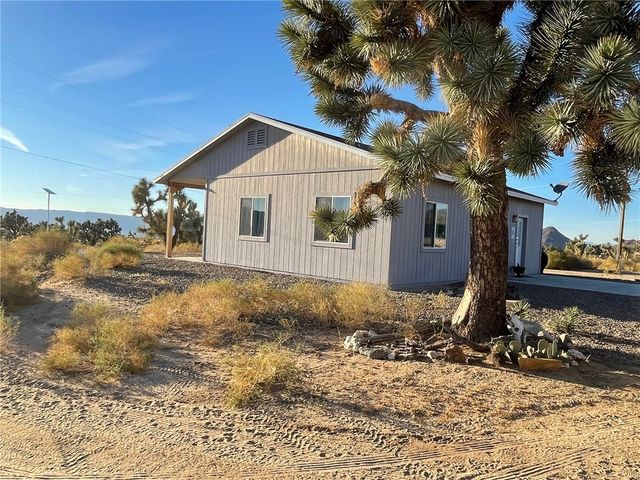 11328 S Kinard Road, Yucca, AZ 86438